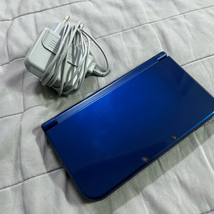 뉴 3DS XL 블루 팝니다. + 충전기