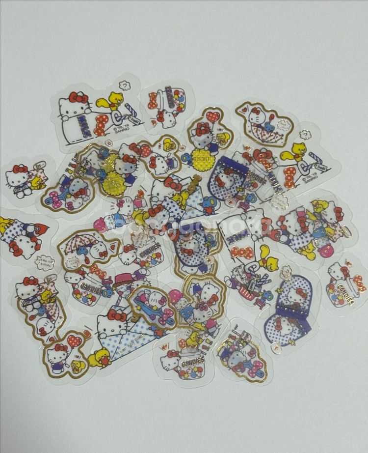 산리오 정품 헬로키티 금장 투명 스티커--1