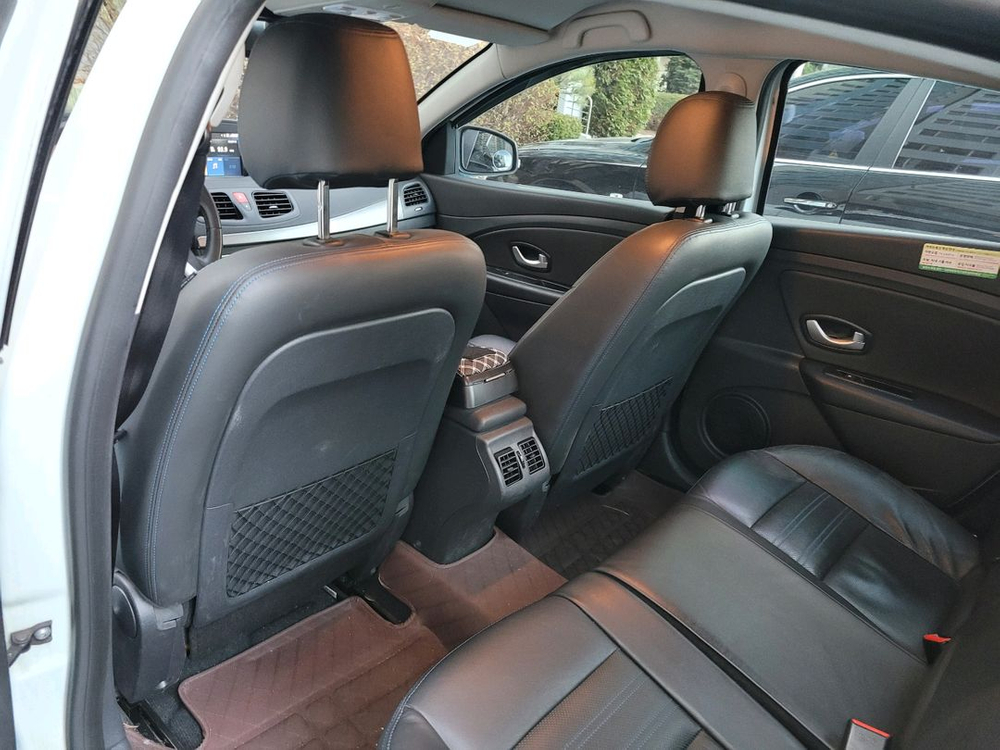 SM3 ZE 전기차 이미지