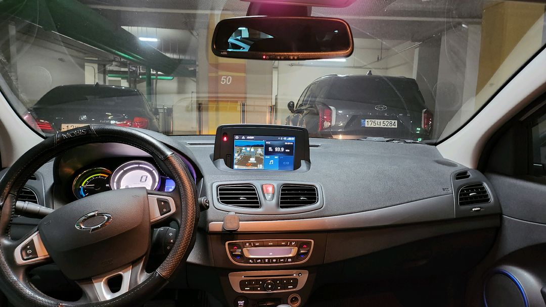 SM3 ZE 전기차 이미지