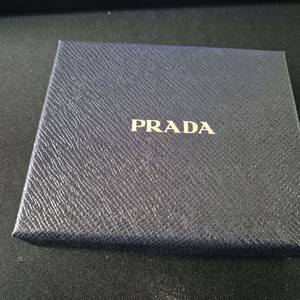 프라다 사피아노 카드지갑 미사용 판매합니다