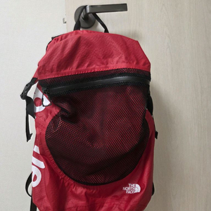 슈프림x노스페이스 백팩