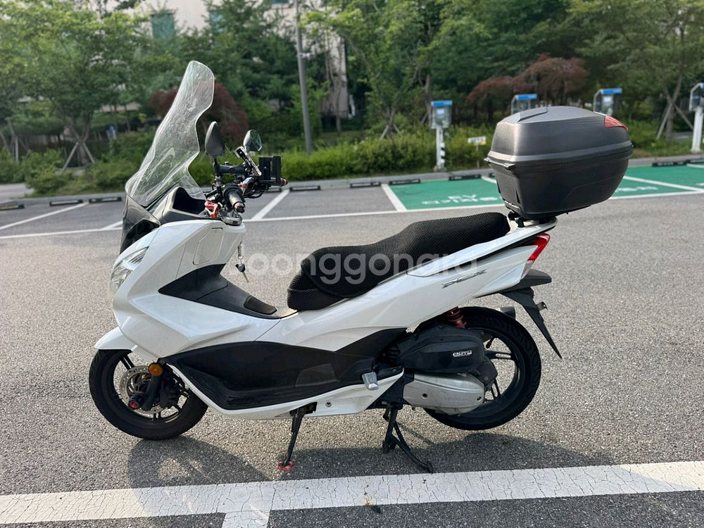 혼다 pcx125 16년형 화이트 짧은키로수 팝니다--3