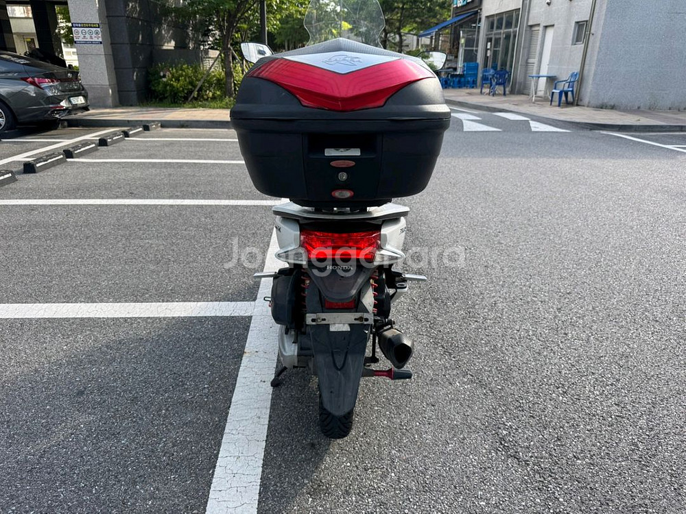 혼다 pcx125 16년형 화이트 짧은키로수 팝니다--5