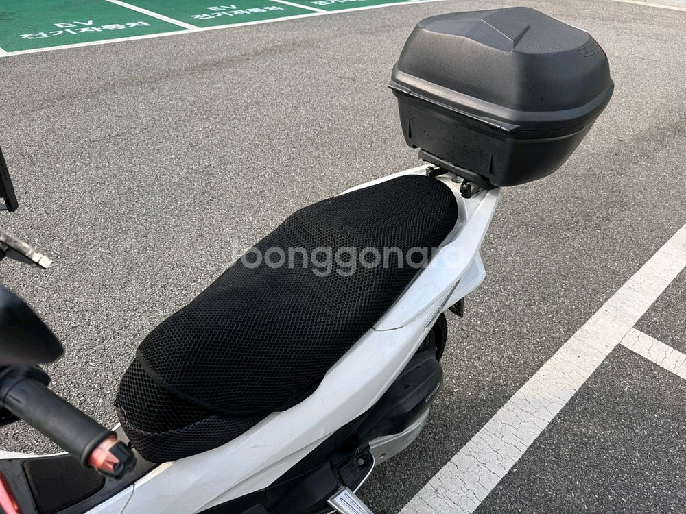 혼다 pcx125 16년형 화이트 짧은키로수 팝니다--8