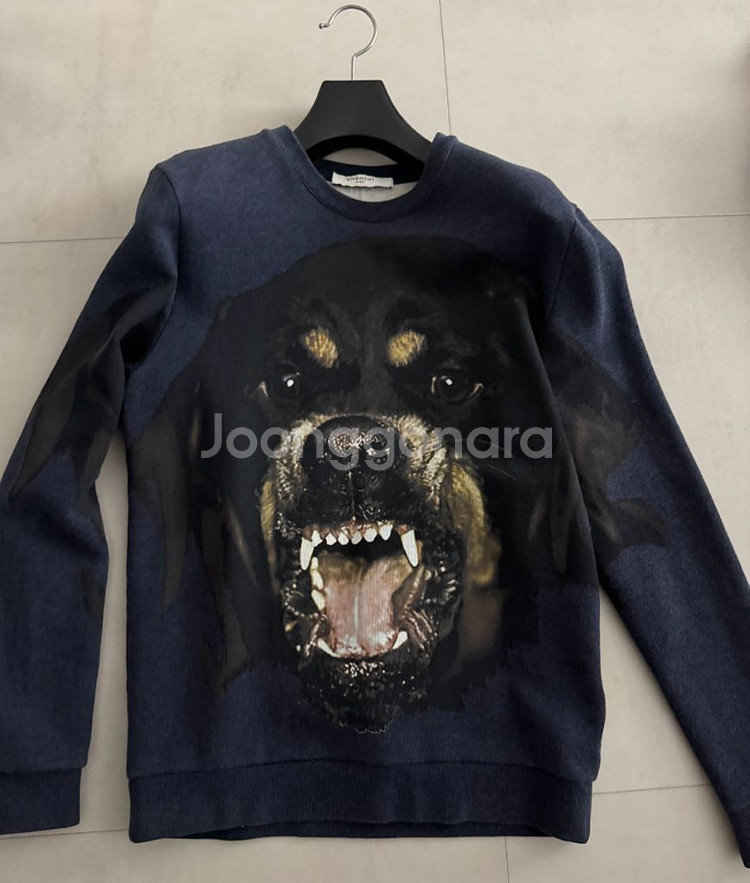 [S] 지방시 로트와일러 네이비 맨투맨--0