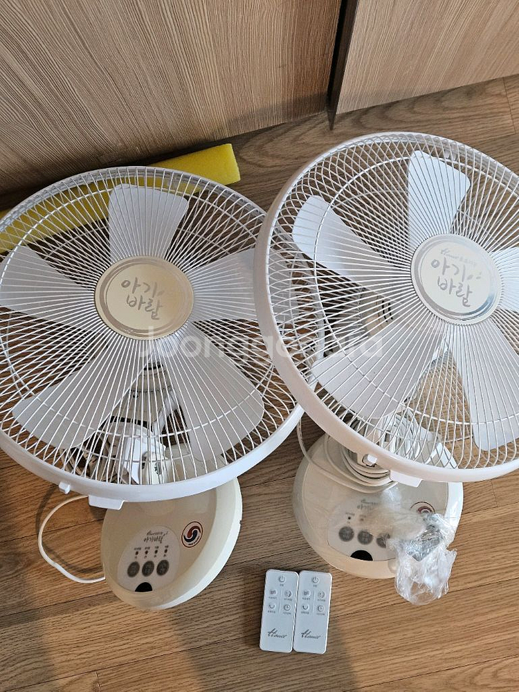 아기바람 벽걸이 선풍기 2대--0