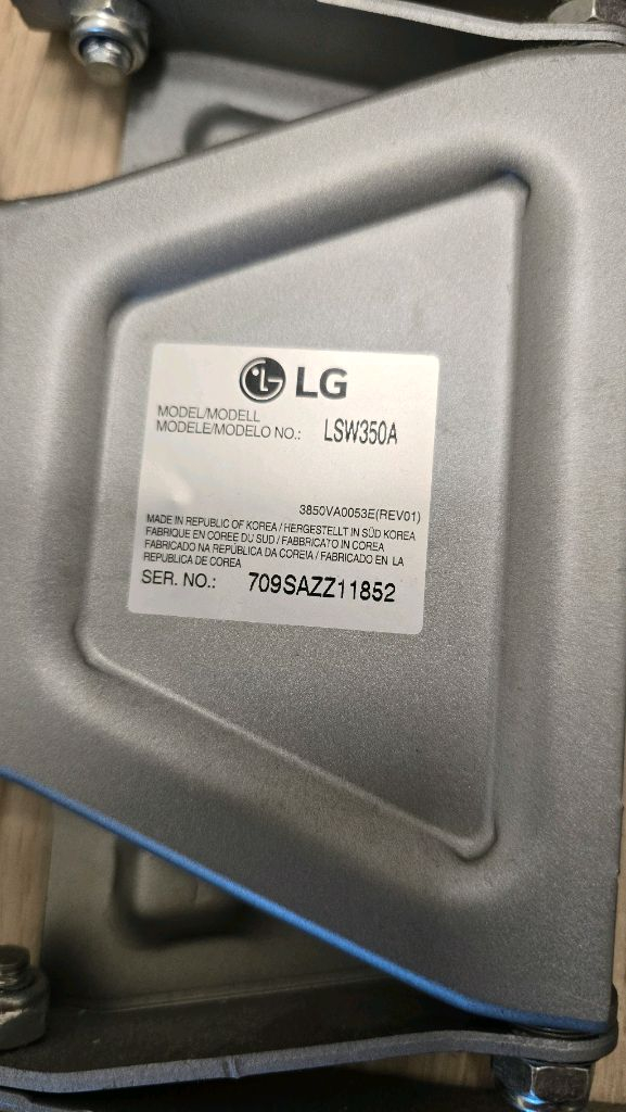 앞뒤좌우 조절되는 LG 정품 벽걸이 TV 브라켓 이미지