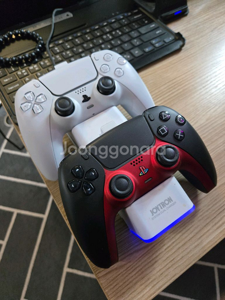 PS5디스크 에디션+듀얼센스, 게임 타이틀 팝니다.--1