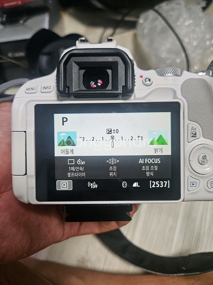 캐논 EOS 200D 팝니다(EFS10-18MM 포함)--1