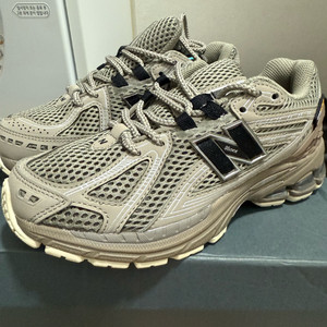 뉴발란스 1906 병수 230새상품