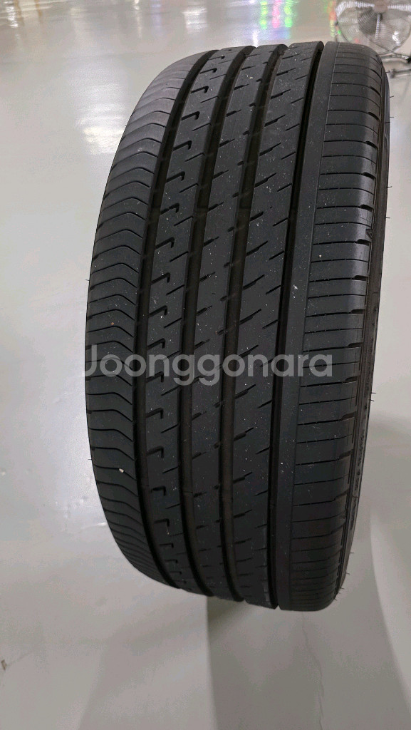 DUNROP VE303 245 40 R20 타이어 2개--1
