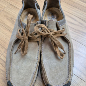 클락스 Wallabees 신발입니다.스웨이드 재질이고,