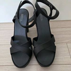 멜리사 힐 샌들