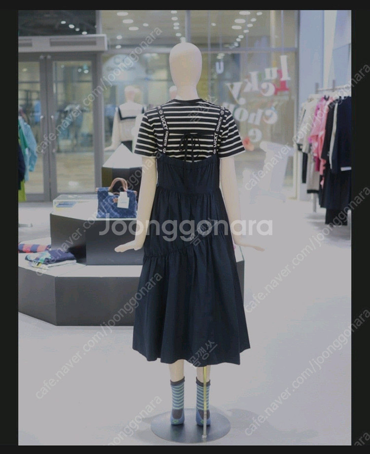 럭키슈에뜨 여성 어깨끈 배색 볼륨 롱 원피스/38--9