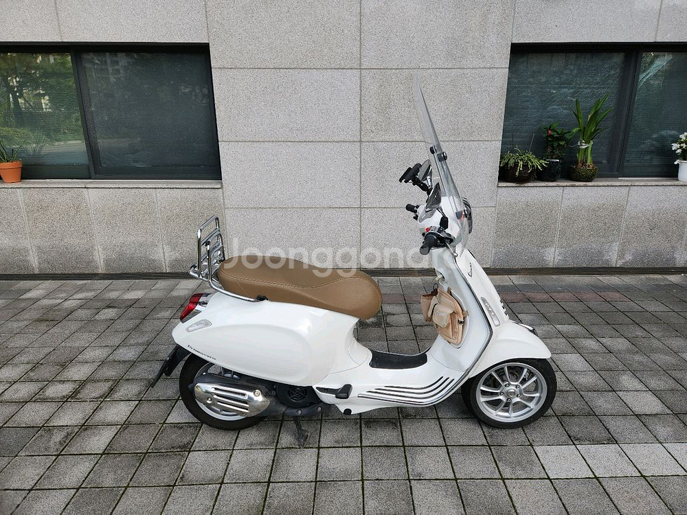 2022년식 베스파 프리마베라 화이트--1