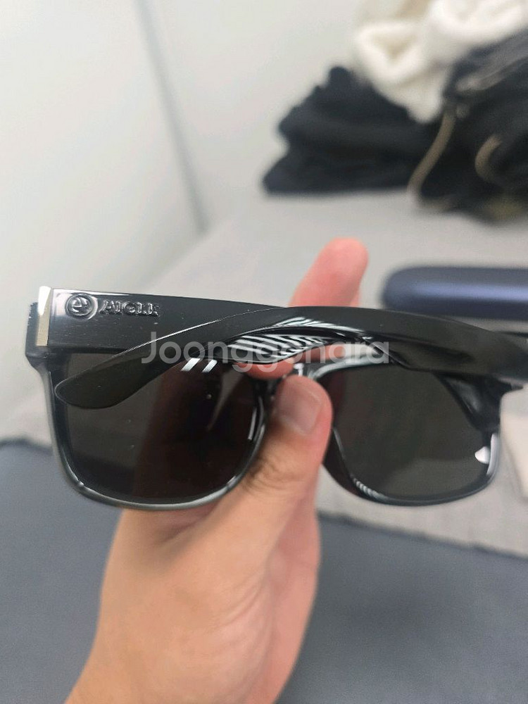 에이글 선글라스 판매합니다.--2