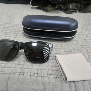 에이글 선글라스 판매합니다.