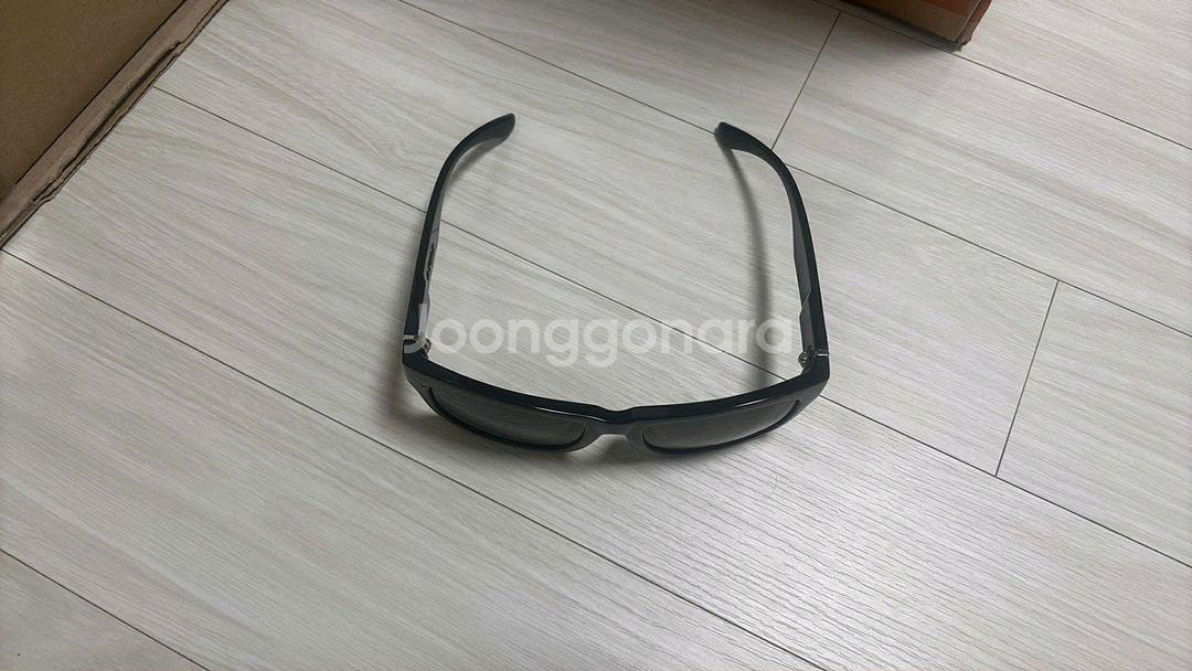 에이글 선글라스 판매합니다.--5