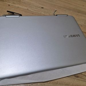 NT930QAA액정
