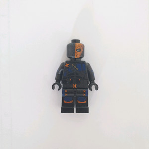 레고 커스텀 배트맨 데스스트록 피규어 팝니다