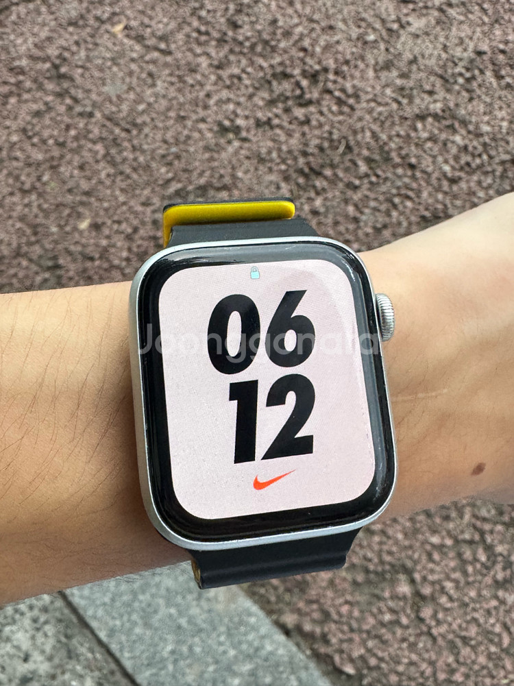 애플워치 se2 44mm GPS 팝니다--4