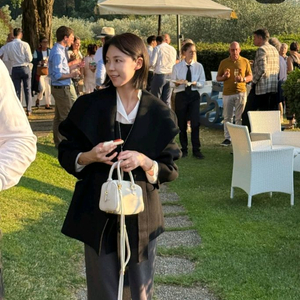 2025 유메르 코트 뉴 잔느 캐시미어 하이넥 블랙