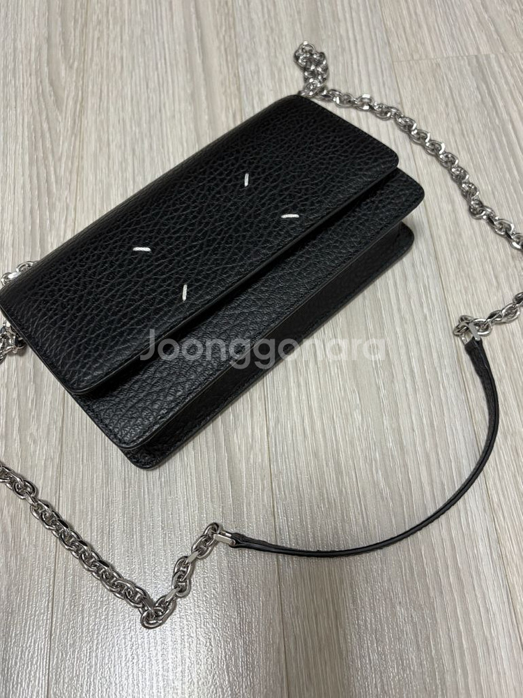 메종 마르지엘라 포 스티치 체인 플랩 지갑 블랙--0