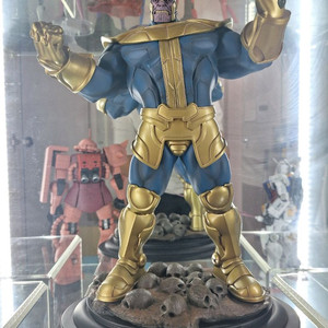 코토부키야 한정판 마블유니버셜 타노스 팝니다.