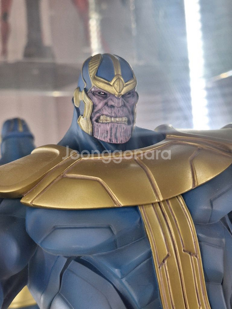 코토부키야 한정판 마블유니버셜 타노스 팝니다.--1