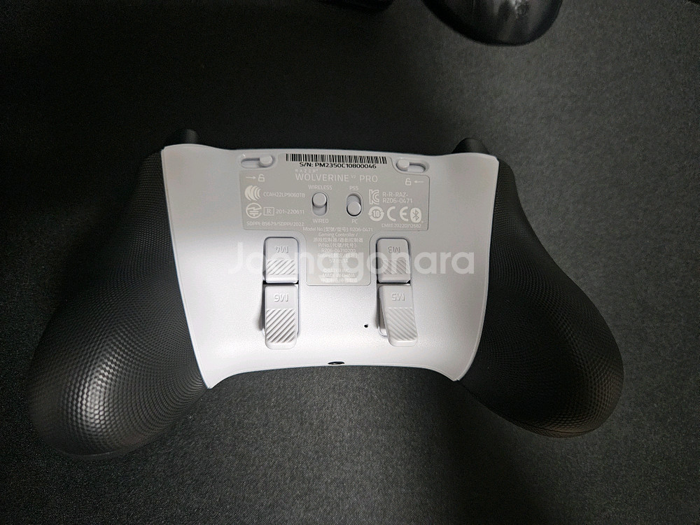 레이저 울버린 V2 PRO PS5 컨트롤러--3