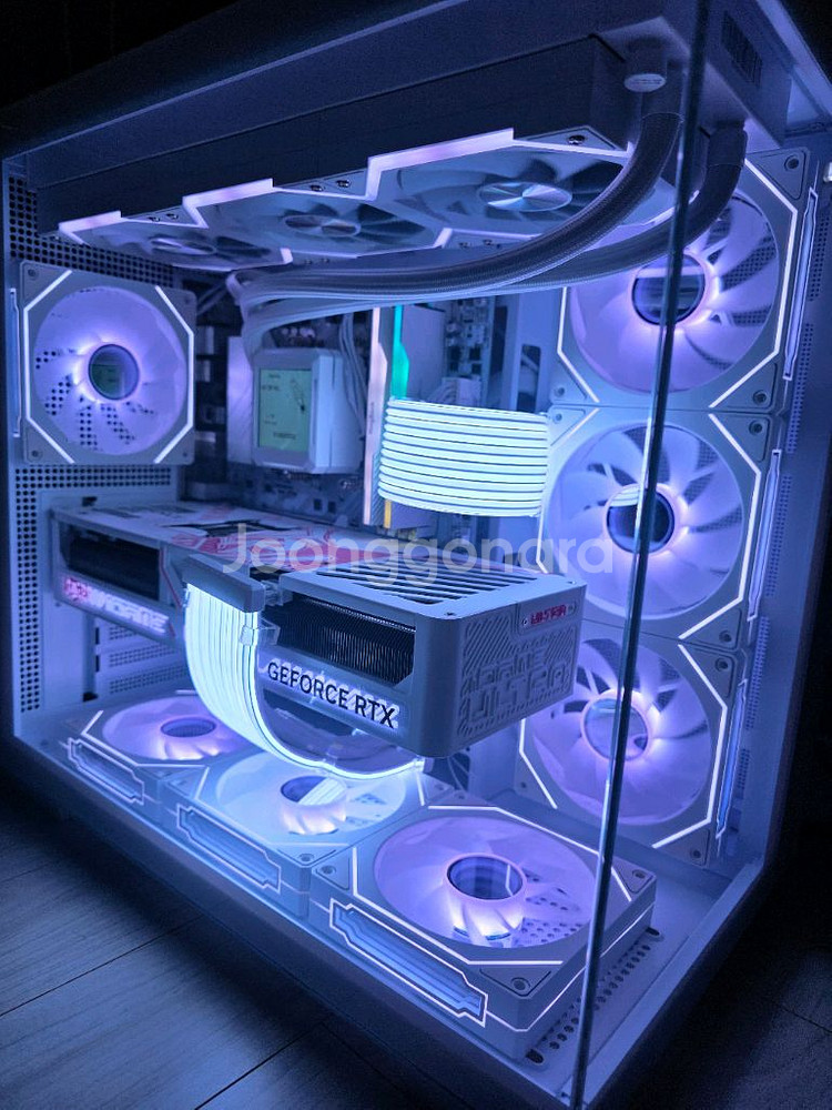라이젠7 9800X3D RTX5080 화이트 신품Pc--0