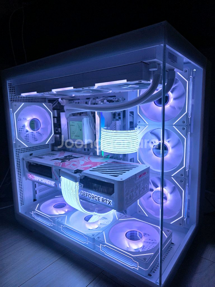 라이젠7 9800X3D RTX5080 화이트 신품Pc--1