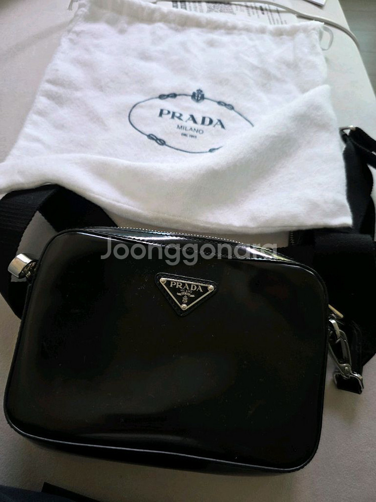 프라다 브러시드 레더 숄더백--0