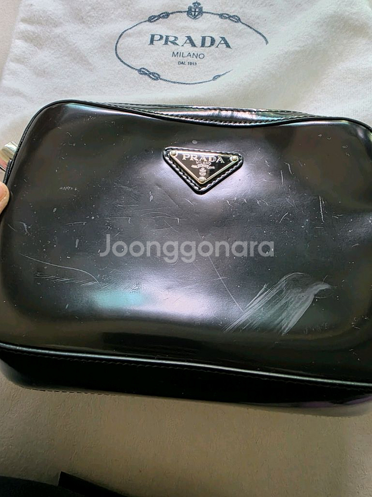 프라다 브러시드 레더 숄더백--1