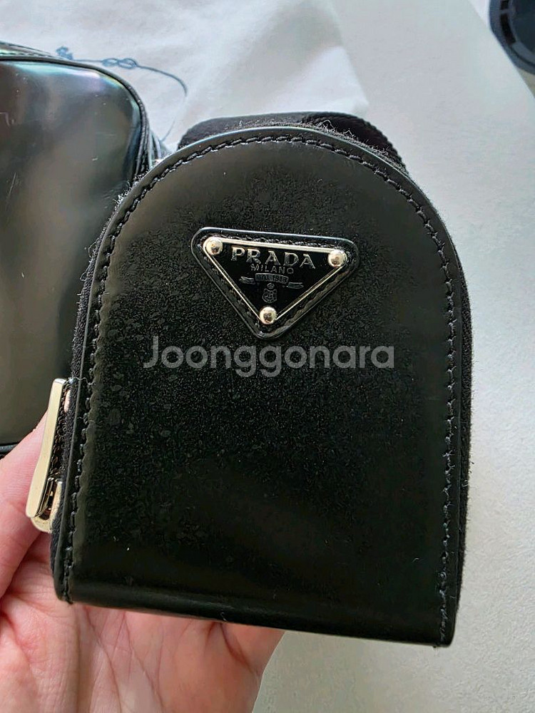 프라다 브러시드 레더 숄더백--4