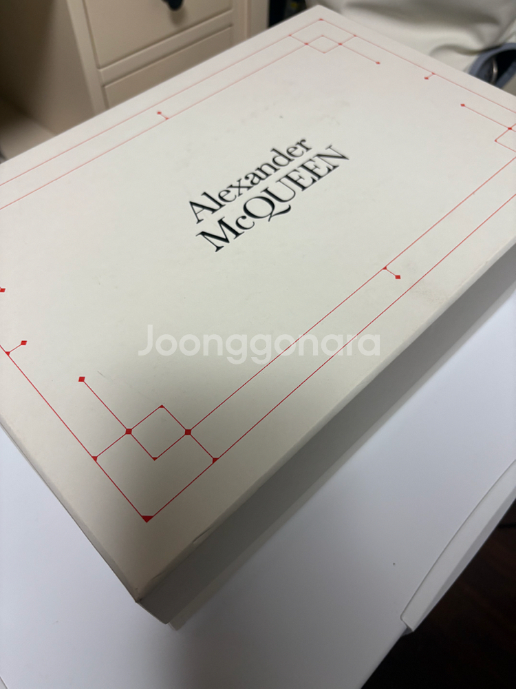 알렉산더맥퀸 오버솔 올화이트 270--0
