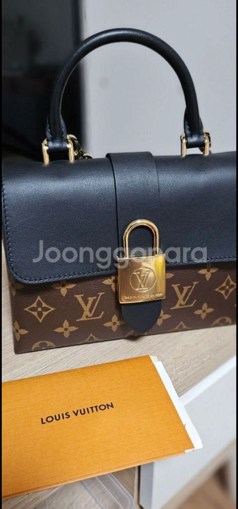 루이비통 록키bb (급처)--0