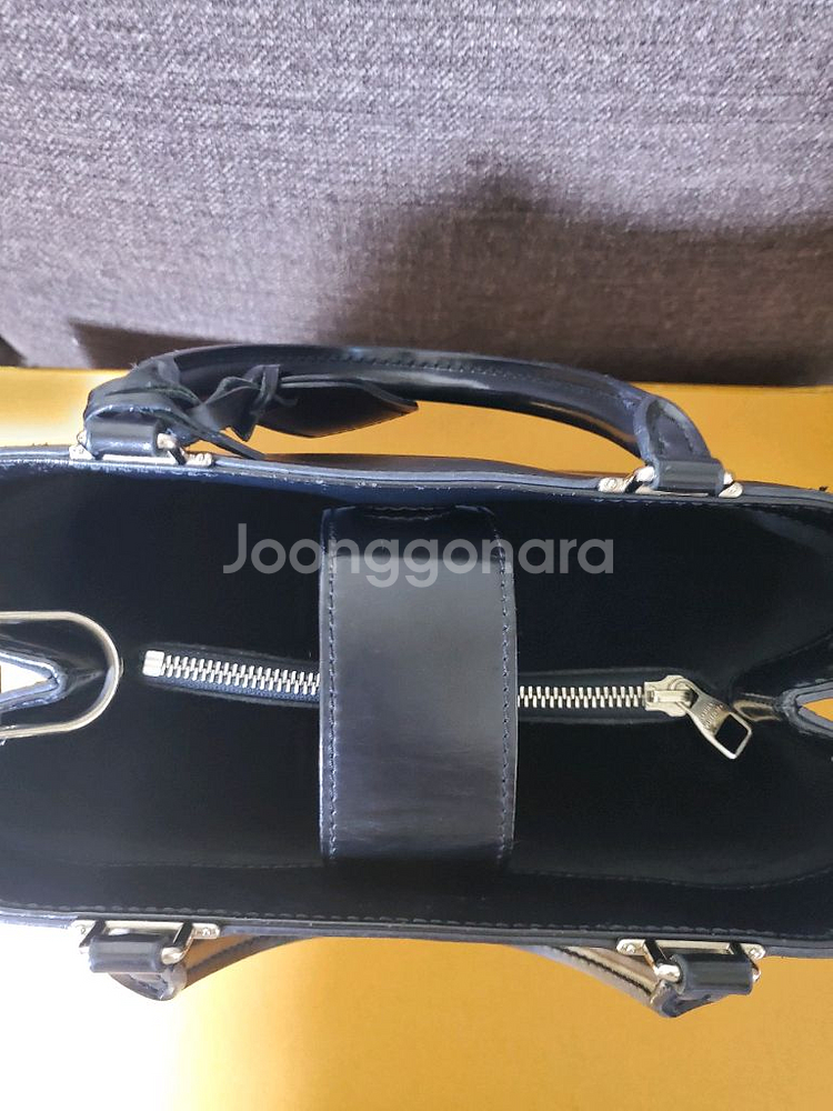 루이비통 에피 클레버PM 토트겸 숄더백--3