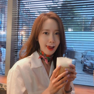구찌 윤아 방토 트윌리 넥보우 스카프