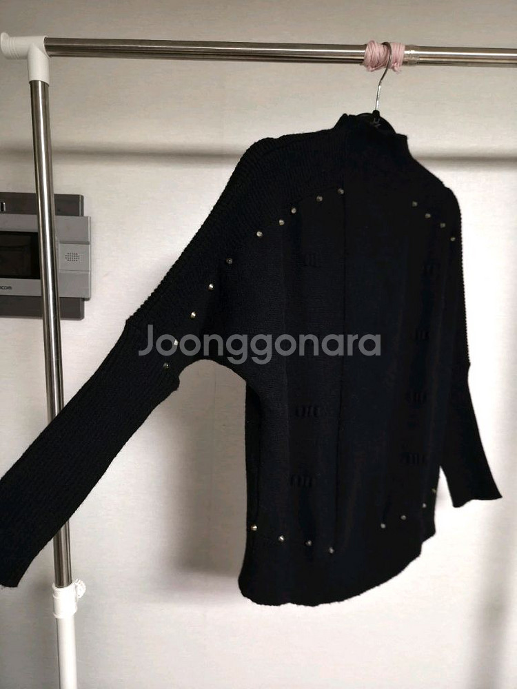 프리) 가오리핏 블랙 니트 스웨터--0