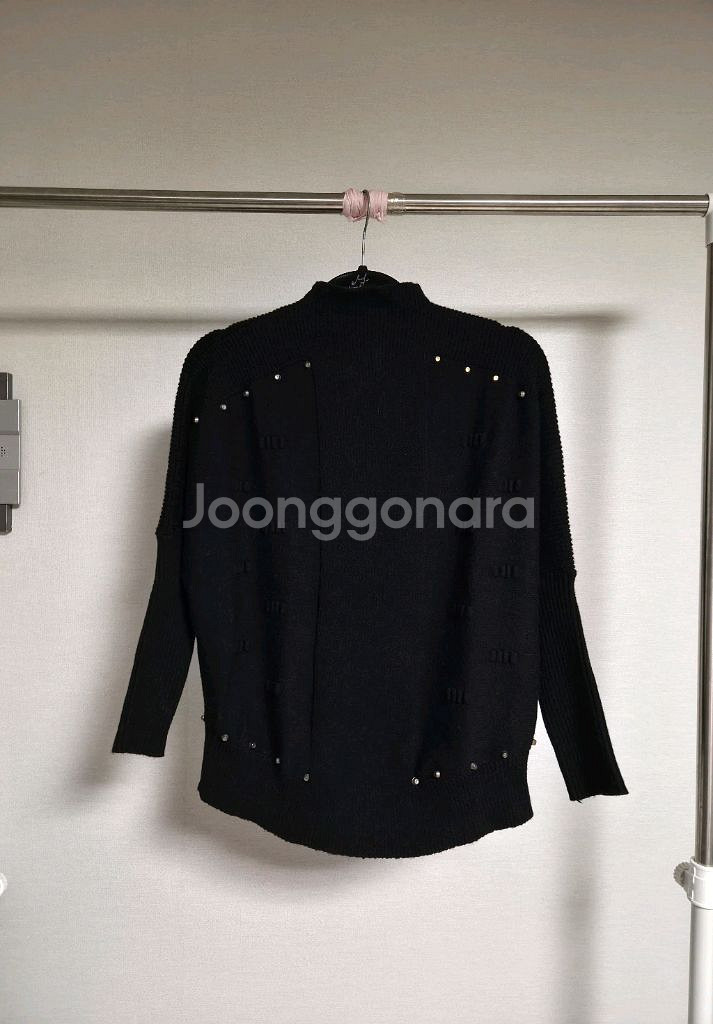 프리) 가오리핏 블랙 니트 스웨터--1