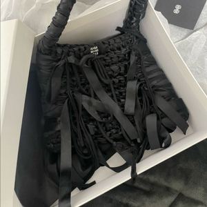 이우가마카라스 리본 니트 백