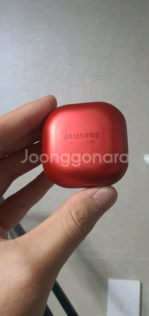 버즈 라이브 레드 충전기 본체 판매합니다--0