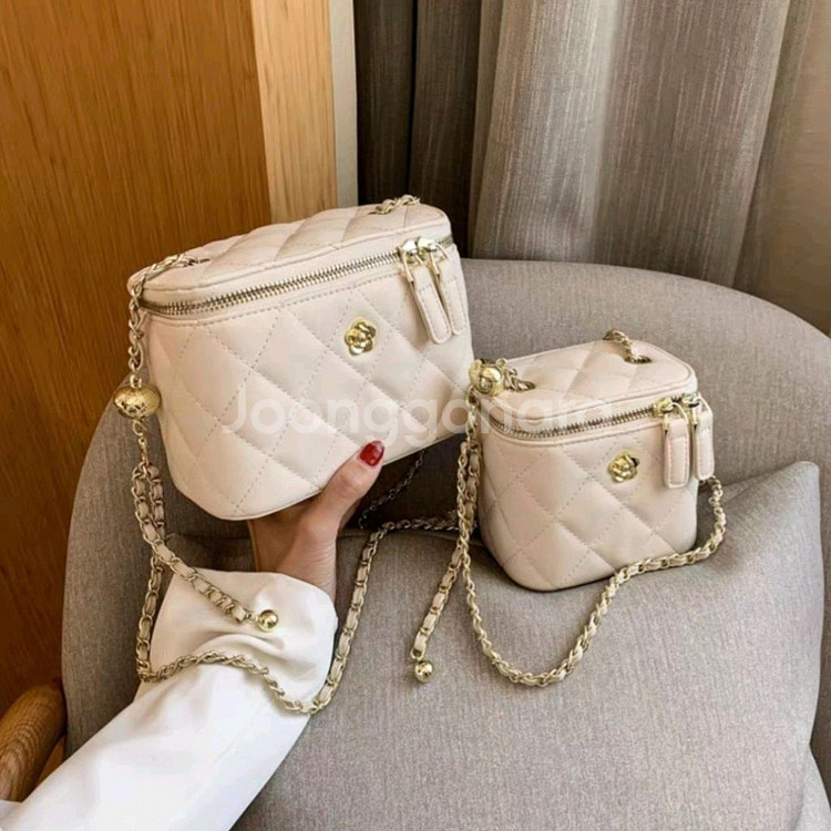 <무배>화이트 퀼팅 체인사각 토드백 미니크로스백 대/소--0