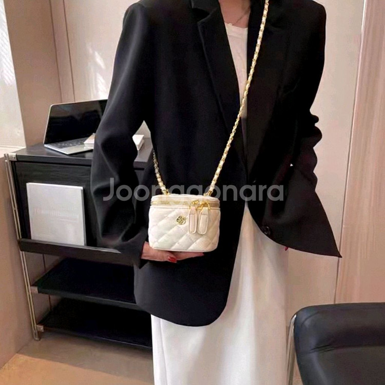 <무배>화이트 퀼팅 체인사각 토드백 미니크로스백 대/소--1