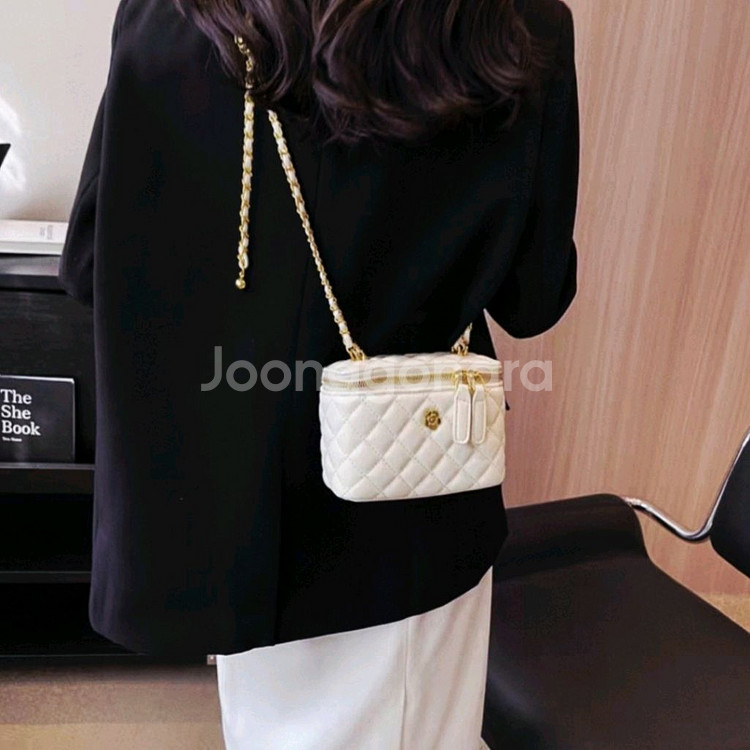 <무배>화이트 퀼팅 체인사각 토드백 미니크로스백 대/소--5