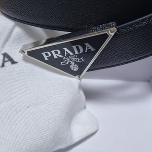 프라다벨트 팝니다 새제품입니다 허리28에서36까지가능