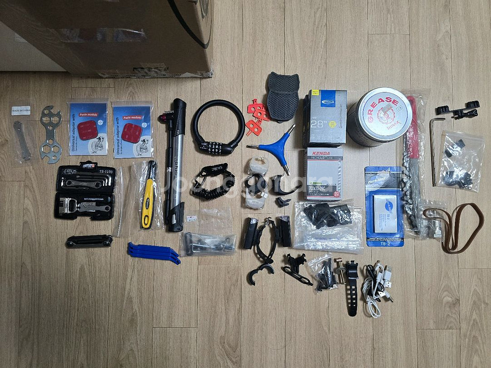 자전거용품, 수리키트, 정비용품 일괄 판매합니다.--0