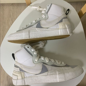 나이키 사카이 블레이저 미드 화이트 그레이(240)